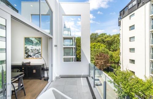 Merivale Apartment | Stylish Top-Floor Apartment in Merivale