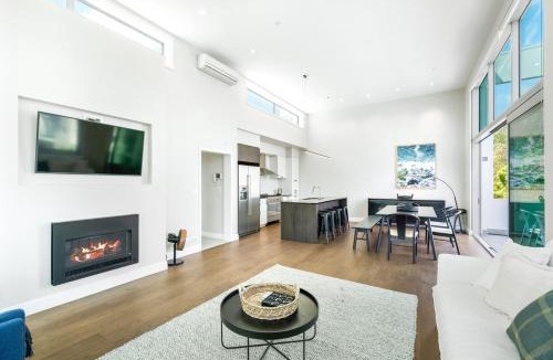 Merivale Apartment | Stylish Top-Floor Apartment in Merivale