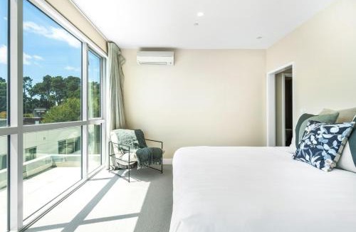 Merivale Apartment | Stylish Top-Floor Apartment in Merivale