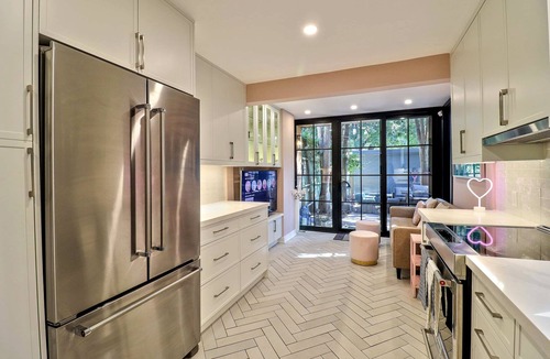 Cabbagetown South House | Stylish Victorian w Parking & Patio in Heart of TO!