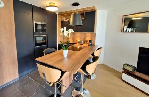 Puteaux Apartment | Sublime appartement 4 étoiles neuf T3 àPuteaux 61m2 proche La Défense, 10m2 de terrasse avec magnifique vue
