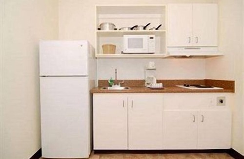 Lakeland Hotel | Suburban Studios Lakeland North I-4