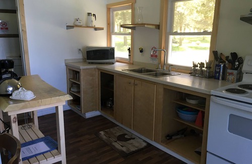 Milford Cabin | Sugar Shack- Rustic Waterfront 3 Bedroom Cottage