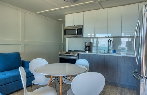 Wainfleet Cottage | Suite 206: Beautiful 2-Bedroom Beachfront Suite