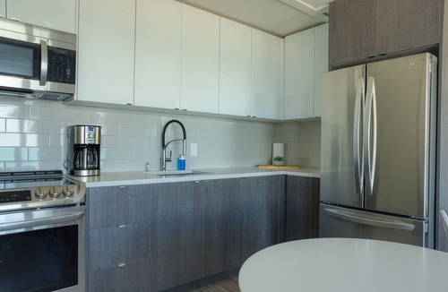 Wainfleet Cottage | Suite 206: Beautiful 2-Bedroom Beachfront Suite