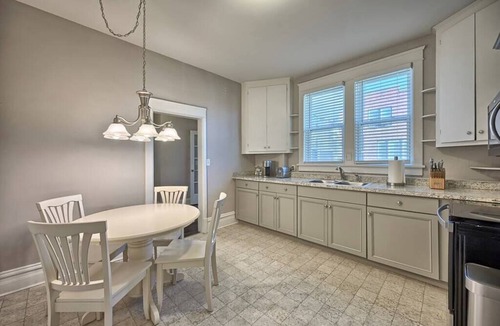 Harrisburg Apartment | Suites on Seneca - Lovely 2 Bed/1 Bath Apartment