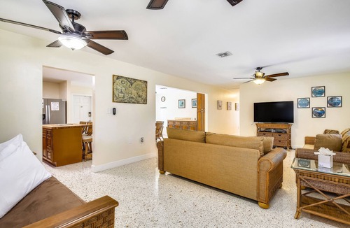Midtown House | Sumptuous Home w/Private heated pool, Central AC, WiFi & Private Washer/Dryer