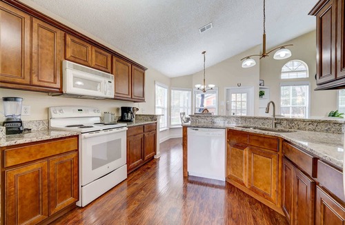 Lindfields House | Sun Kissed Pool Home in Kissimmee