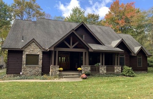Stahlstown House | SUNDANCE, 6 Bedroom Mountain Retreat, Close to Ski Resorts. Relax and Recharge