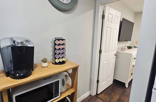 Bay Shore Apartment | Sundown Escape-South Shore Long Island