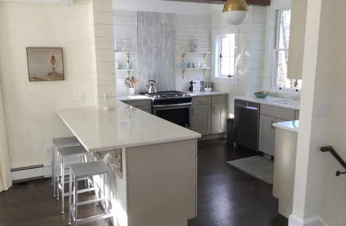 Beacon House | Sunlit Cottage in the Hudson Valley near train and Main!