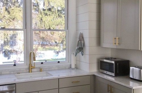 Beacon House | Sunlit Cottage in the Hudson Valley near train and Main!