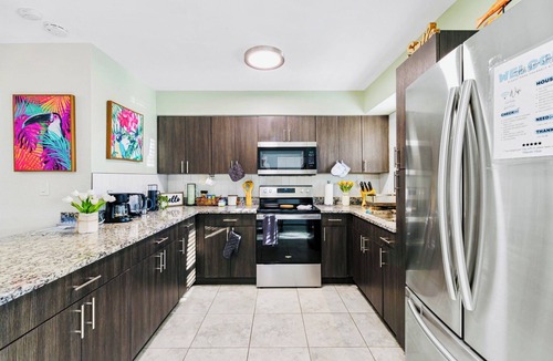 Greater Palm River Point CDC House | Sunlit Tampa Home: Family-Friendly Retreat