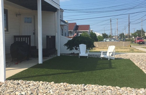 Southend House | Sunny 4 BR, 2 BA Townhouse- June 30-July 4 available