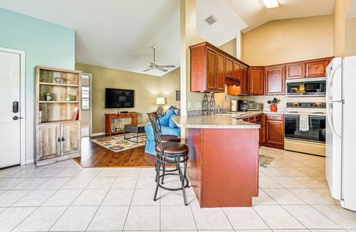 Highland Villa | Sunny Canal-View Villa w/Lanai in Sebring!