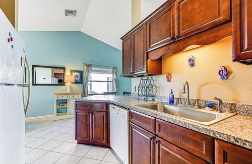 Highland Villa | Sunny Canal-View Villa w/Lanai in Sebring!