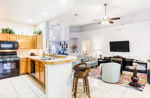 Bridgewater Crossing House | Sunny Central Florida getaway with screened pool, patio, central AC, & W/D