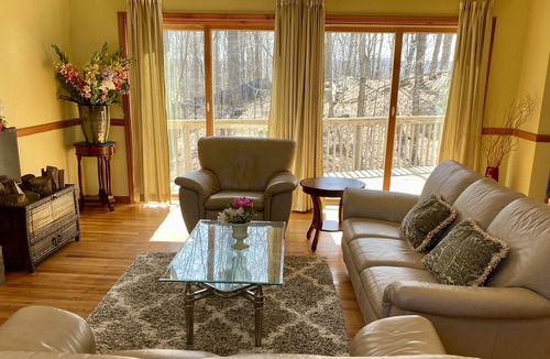 Hyde Park House | Sunny home sitting among the beautiful woods in Hyde Park, NY.