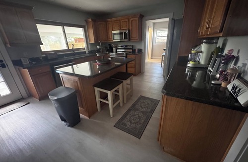 Ruskin House | Sunny Ruskin Escape – 3BR Home with Pool & Near the Bay