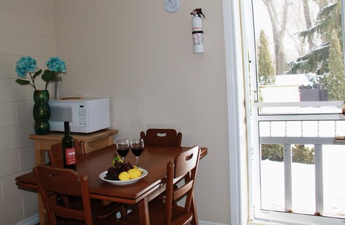 Lambton Shores Hotel | Sunset Getaway 4 min walk to the beach! Family of 4