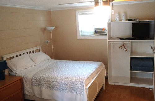 Lambton Shores Hotel | Sunset Getaway 4 min walk to the beach! Family of 4