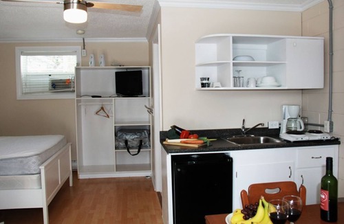 Lambton Shores Hotel | Sunset Getaway 4 min walk to the beach! Family of 4