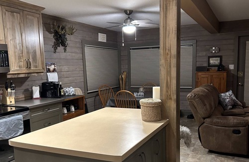Grey Highlands Cottage | Sunset Lake Eugenia 3-Bedroom Four Season Cottage