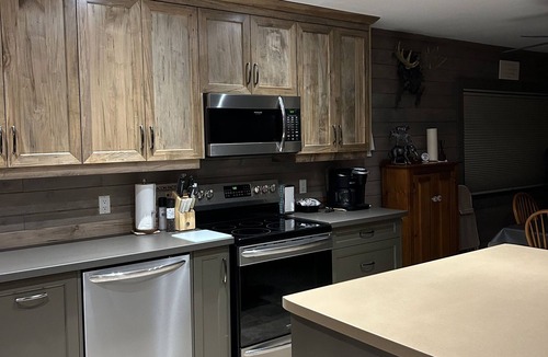 Grey Highlands Cottage | Sunset Lake Eugenia 3-Bedroom Four Season Cottage