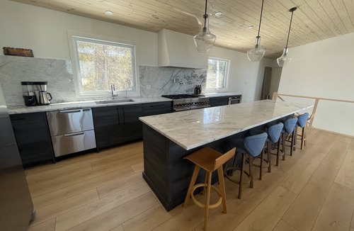 Kincardine Cottage | Sunset Shores Retreat - Close to Port Elgin and Kincardine - dog friendly