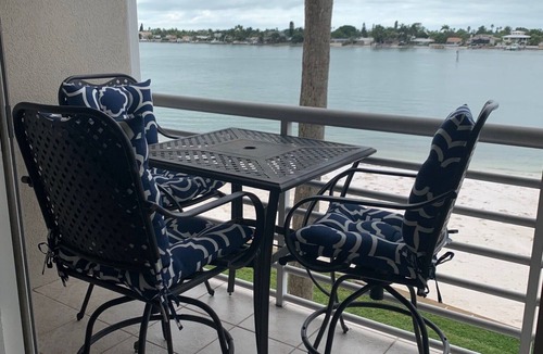 St. Petersburg Condo | SUNSETS SUNSETS! 10% for full week stays May-November!