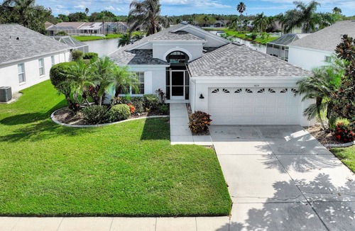 Sabal Harbour House | Sunshine Bellis. Bringing warmth and Joy to your vacation.