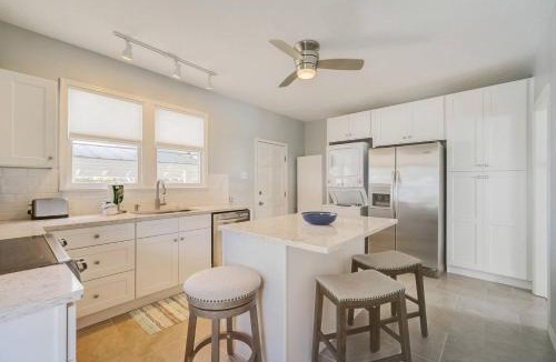 Central Sarasota House | Sunshine Bungalow