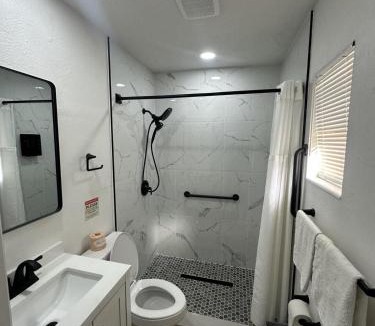 Holiday Hotel | Sunshine Inn Motel