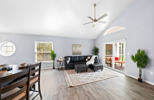 Bridgewater Crossing House | Sunshine Lovely 3 BR Pool Home Sleeps 6