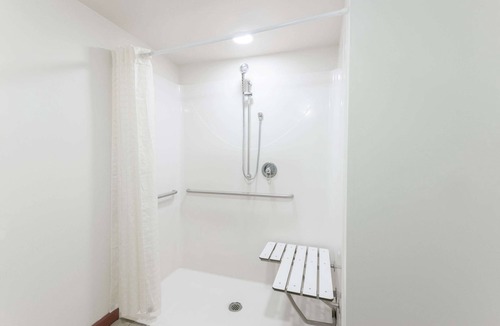 Homewood Hotel | Super 8 by Wyndham Beaver Falls