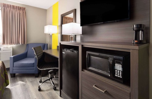 Lewistown Hotel | Super 8 by Wyndham Burnham/Lewistown