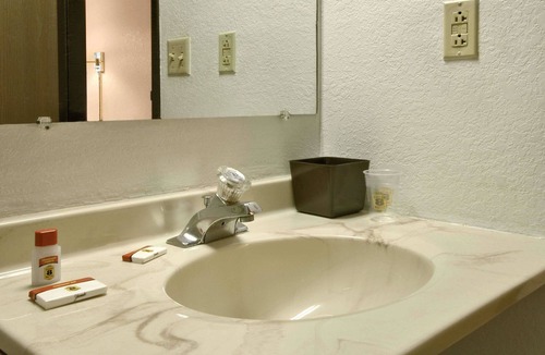Butler Hotel | Super 8 by Wyndham Butler
