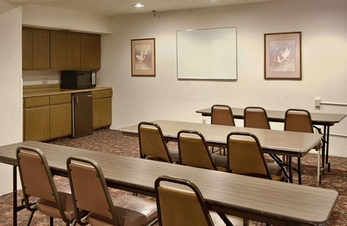 Butler Hotel | Super 8 by Wyndham Butler