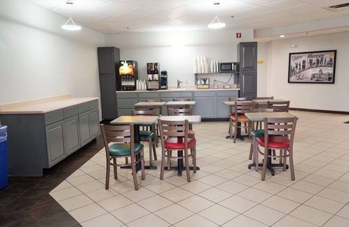Mercer Hotel | Super 8 by Wyndham Grove City