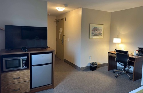 Guelph Hotel | Super 8 by Wyndham Guelph