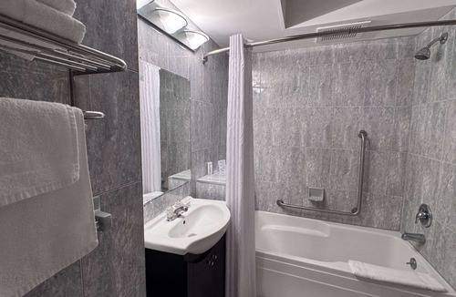 Guelph Hotel | Super 8 by Wyndham Guelph