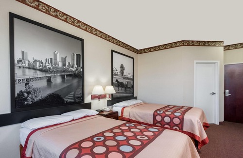 Harrisburg Hotel | Super 8 by Wyndham Harrisburg Hershey North
