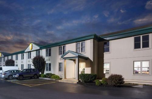 Harrisburg Hotel | Super 8 by Wyndham Harrisburg Hershey West
