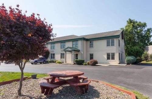 Harrisburg Hotel | Super 8 by Wyndham Harrisburg Hershey West