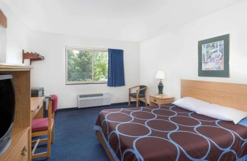 Kingston Hotel | Super 8 by Wyndham Kingston