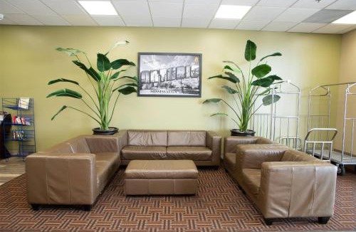 Gateway Hotel | Super 8 by Wyndham Mississauga