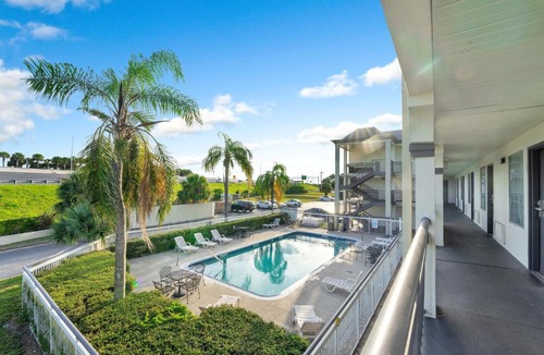 Orlando Hotel | Super 8 by Wyndham Orlando Near Florida Mall