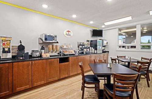 Thunder Bay Hotel | Super 8 by Wyndham Thunder Bay