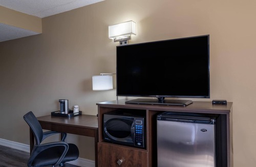 Scarborough Hotel | Super 8 by Wyndham Toronto East ON
