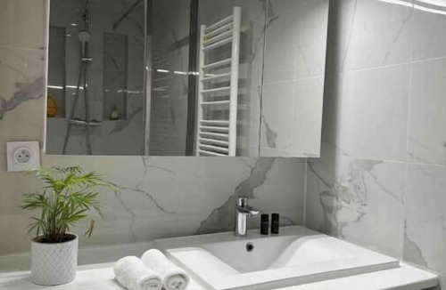 Republique–Point-du-Jour Apartment | Super Appartement Refait à Neuf Beaucoup de Charme